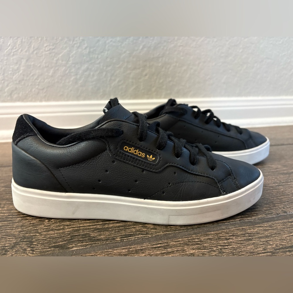 Adidas Sleek Super Core Black size 9 /Womans